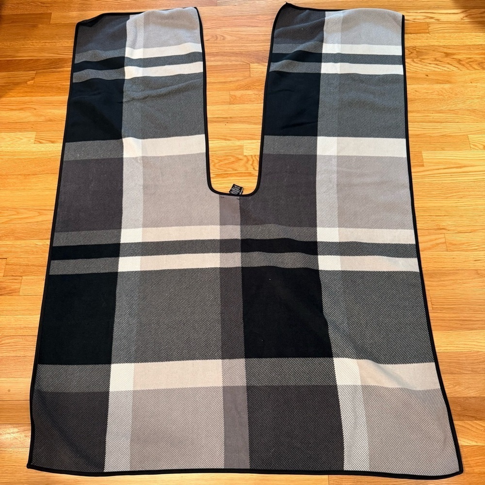 Women's Wrap Shawl One Size Plaid Ike Behar Black Gray Soft Fleece Reversible